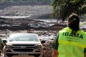 Brasil: Encontrado autocarro com vítimas mortais do desastre em barragem