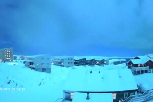 Sky Glows Blue During Meteor Shower  ViralHog.mp4