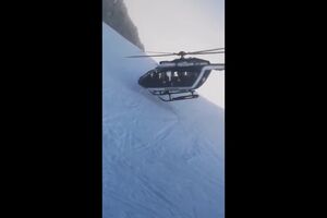 French Gendarmerie Pilot incredible skills during mountainside rescue operation in the Alps.mp4
