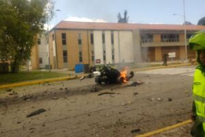 Explosão de carro bomba faz pelo menos cinco mortos em Bogotá
