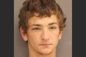 Dakota Theriot foi detido pela morte dos pais, da namorada, do sogro e do cunhado, nos EUA