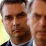 Flávio Bolsonaro sob suspeita devido a 48 depósitos bancários 