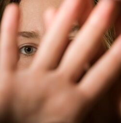 Amnistia Internacional elogia introdução de 'consentimento' na definição de violação em França