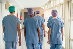 Doentes oncológicos podem vir a fazer tratamentos de quimioterapia em casa