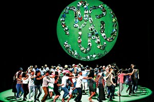 Crítica de Teatro: 100% Lisboa