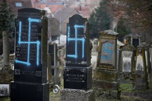 Cemitério judeu vandalizado horas antes de protesto contra antissemitismo em França