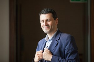Quem é o homem que quer tirar o Vaticano do armário?