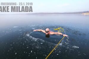 Freediving Under Clear Ice __ ViralHog.mp4