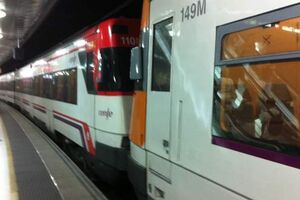 Comboios chocam frontalmente em Barcelona
