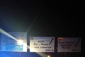 Despiste de camião em Rio de Mouro corta IC19 nos dois sentidos 
