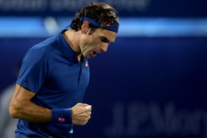 Federer bate Djokovic e sobe às meias das ATP Finals
