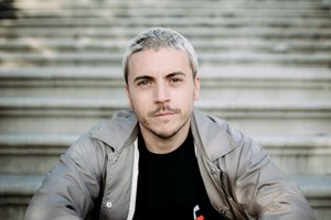 Branko desliga as luzes na primeira noite do #EuFicoEmCasa