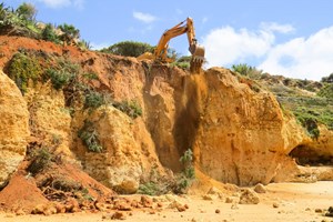 Derrocada na praia Maria Luísa chega a julgamento dez anos depois