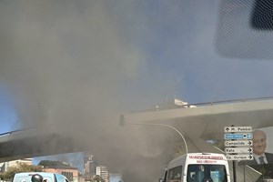 Autocarro arde nas Amoreiras em Lisboa
