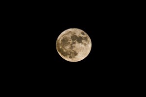 Já está no céu a última super-Lua do ano