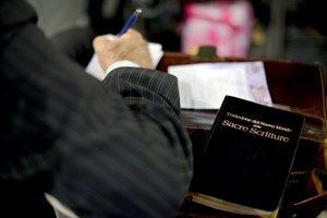 O mundo desconhecido em que são educadas as Testemunhas de Jeová
