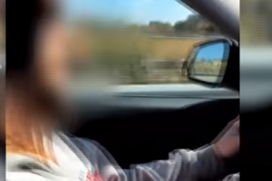 Menor a conduzir a 220 quilómetros por hora