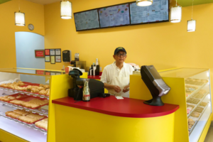 Vende todos os donuts após mensagem emocionante sobre loja dos pais