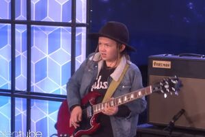 Taj Farrant: Menino de 9 anos arrasa a tocar Guns N’ Roses no programa de Ellen DeGeneres