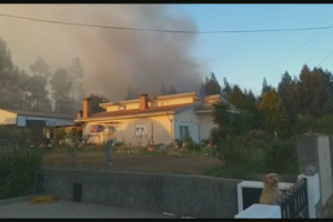Incêndio lavra em Vila Nova de Gaia