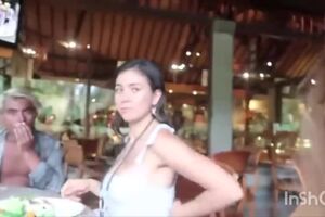 Rawvana comiendo pescado se destapa la mentira de la youtuber vegana.mp4