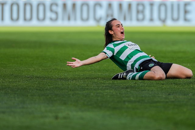 Dérbi entre Benfica e Sporting bate recorde de assistência em jogos  femininos oficiais em Portugal - Futebol Feminino - Jornal Record