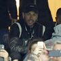 Cantona e pai de Neymar de cabeça perdida: amigos de Dani Alves impediram o pior