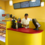 Vende todos os donuts após mensagem emocionante sobre loja dos pais