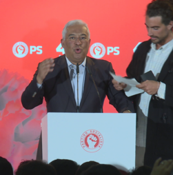 Ativista que em 2019 interrompeu António Costa condenado a pagar 300 euros