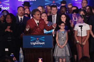 Mulher, negra e gay: Lori Lightfoot é eleita presidente da câmara de Chicago