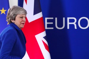 May e oposição trabalhista regressam à mesa de negociações do Brexit