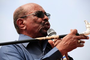 Conselho militar do Sudão rejeita entregar al-Bashir à justiça internacional