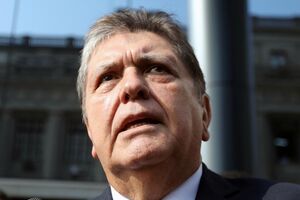 Ex-presidente do Peru dispara sobre si próprio antes de ser preso pela polícia