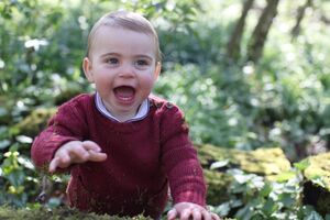 Príncipe Louis celebra o primeiro aniversário e Kate e William partilharam fotos do filho mais novo