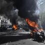 Coletes amarelos causam o caos em Paris