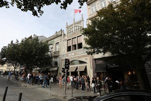 Rua da Livraria Lello no Porto vai manter-se encerrada ao trânsito