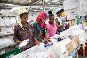 Etiópia: Trabalhadores da H&M, Guess e Calvin Klein ganham 23 euros por mês