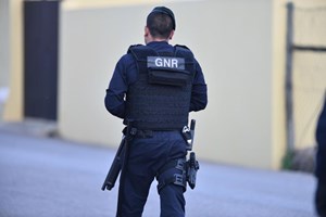 Detido homem que deixou granada na Polícia Marítima da Costa da Caparica