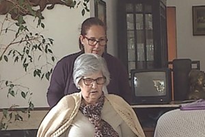 Professora de 65 anos forçada a dar aulas de cadeira de rodas