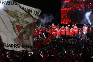 Os quatro golos, a festa e o desejo: rumo ao 38. A noite de glória do Benfica