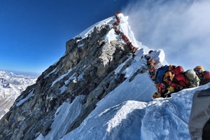 Encontrados microplásticos em neve do Evereste a mais de 8 mil metros de altitude