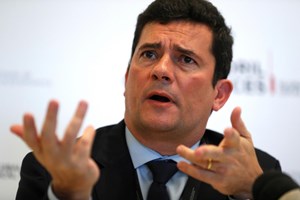 Sergio Moro diz ter sido pressionado por Bolsonaro para aumentar acesso a munições