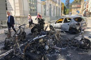 Incêndio destrói motas estacionadas junto ao Hotel da Estrela em Lisboa