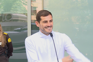 Casillas sorri em conferência, após enfarte