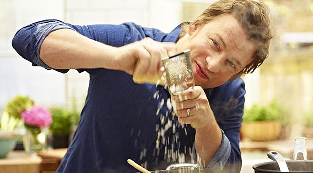 Império de Jamie Oliver entra em falência e ameaça mais de mil