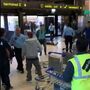 Carro embateu contra Terminal 1 do Aeroporto de Lisboa e atropelou uma pessoa