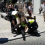 Condutor de tuk-tuk em protesto atropela polícia em Sintra