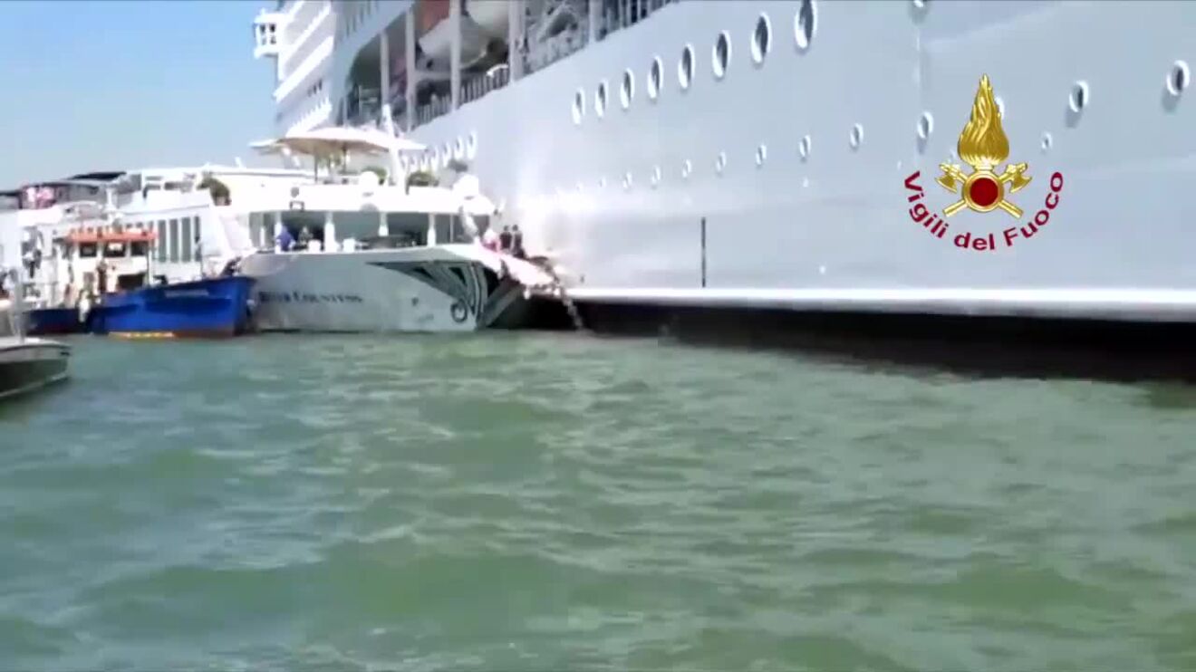 Os danos no cruzeiro que chocou com barco em Veneza