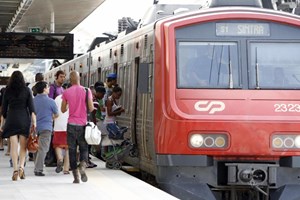 CP reduz atendimento nas bilheteiras das linhas de Sintra e Cascais