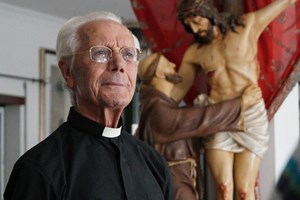 Padre exorcista acusado de violação